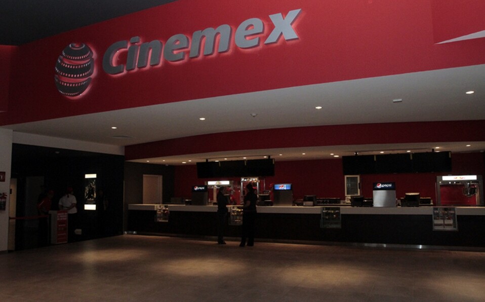 CINEMEX al borde de la quiebra, cierra 145 complejos | Mexiconomics